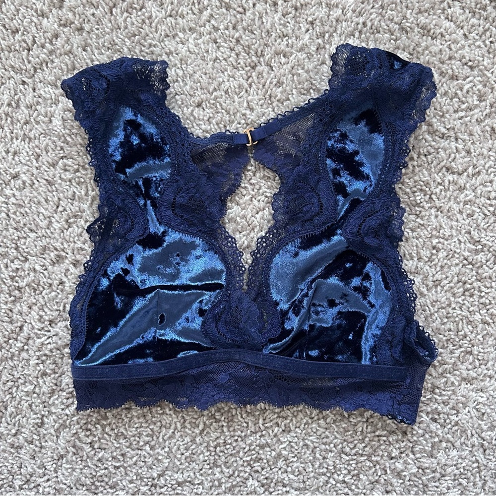 Victoria's Secret Deep Blue High Back Lace Velour Bralette in XS